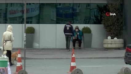 65 yaşındaki Kamil Çakmakçı, yasağa rağmen her sabah kuşlarını besliyor