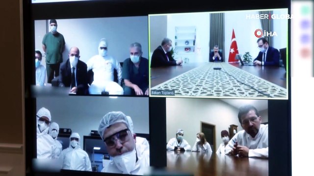 Sağlık Bakanı Koca, koronavirüs hastalarını tedavi eden doktor ve sağlık çalışanlarıyla görüştü
