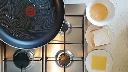 FRIED EGG AND CHEESE TOASTIE