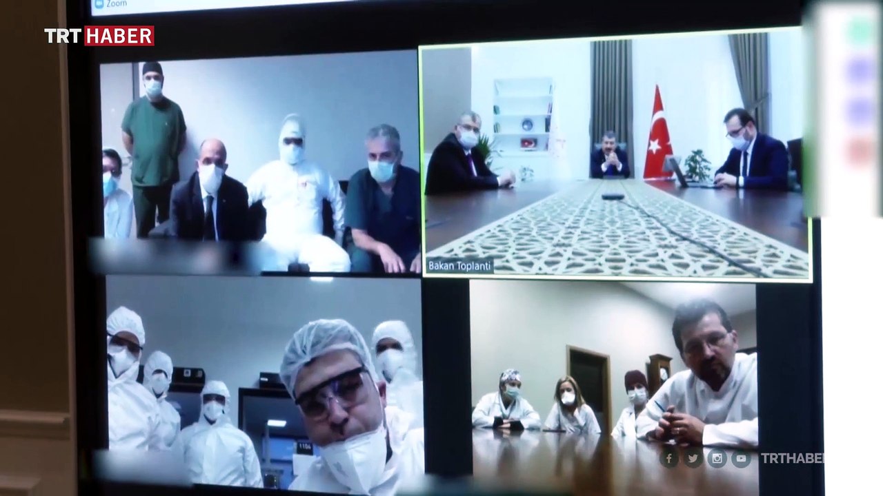 Bakan Koca sağlık çalışanlarıyla hastaların tedavi sürecini görüştü