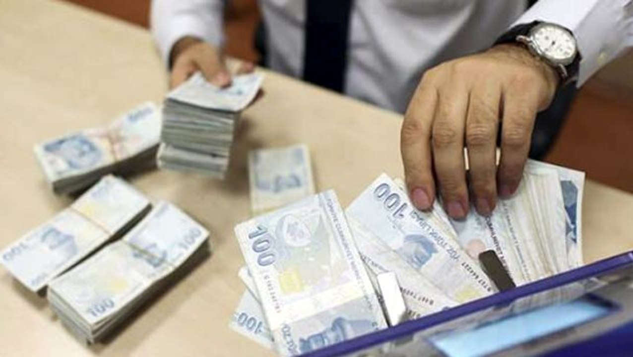 Kamu bankalarının 6 ayı geri ödemesiz 10 bin liraya kadar vereceği kredi için başvurular başladı