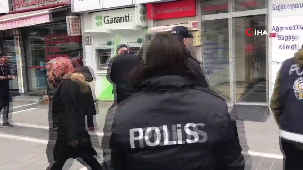 İstanbul’da Sokağa Çıkan Yaşlıların Polisi İkna Çalışmaları Kamerada
