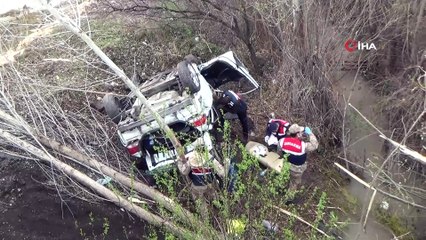 Sivas'ta otomobil dereye uçtu: 4 ölü, 1 yaralı