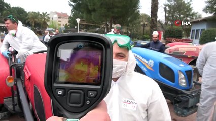 Bütün İlçeyi Traktörleriyle Dezenfekte Ettiler