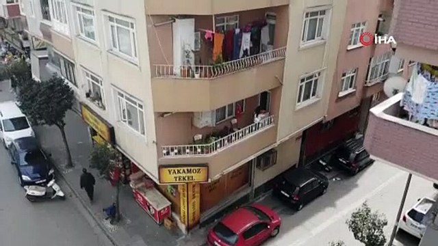 Koronavirüs | Tedbir amaçlı 'evinde kalan' komşularına balkonundan keman dinletisi yaptı