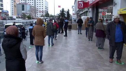 İstanbul'da vatandaşlar 1000 TL yardım parasını almaya başladı