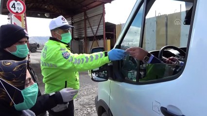 Sürücü ve yolcular koronavirüs taramasından geçiriliyor - MUŞ