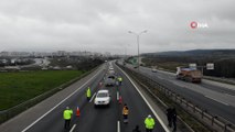 Korona virüs denetimi nedeniyle oluşan kilometrelerce araç kuyruğu havadan görüntülendi