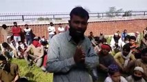 Migrant worker complaining about lack of food in quarantine center in UP