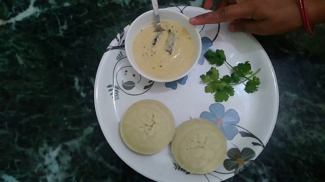 Make idli without idli stand//बिना इडली स्टैंड के स्वादिष्ट और स्पंजी इडली बनाएं