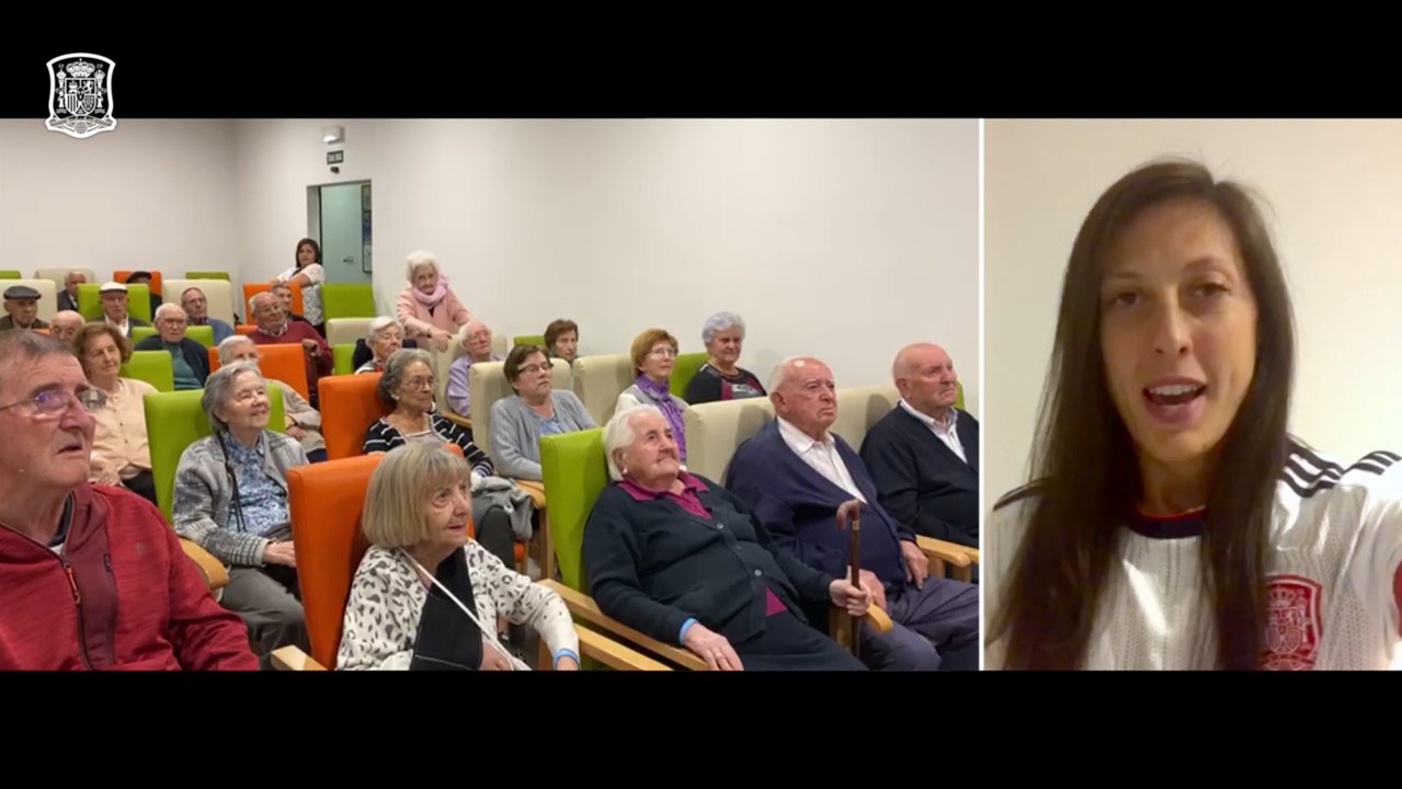 Capitanas de la Selección mandan mensaje de cariño a mayores de residencias