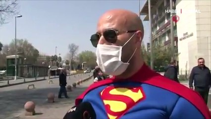 'Süperman' İstanbul'da: Batman ile Spiderman de gelmek istedi, 'Sosyal mesafe kuralını tanımamız lazım' dedim