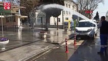 Silivri'de tüm cadde ve meydanlar dezenfektanlı su ile yıkanıyor