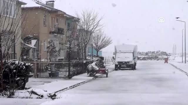 Ovacık kar yağışıyla beyaza büründü