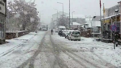Karlıova'da Nisan ayında yoğun kar yağışı ❄️