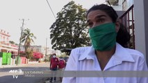Estudiantes de medicina cazan a la COVID-19 en Cuba, de puerta en puerta