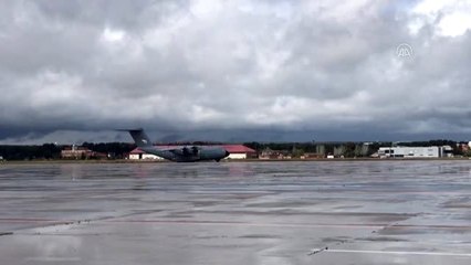 Sağlık malzemelerini taşıyan TSK'ye ait uçak İspanya'ya iniş yaptı (2)