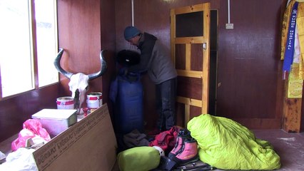 El coronavirus paraliza la actividad en torno al Everest