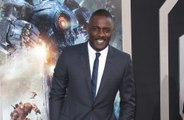 Idris Elba não consegue retornar a Londres após completar quarentena