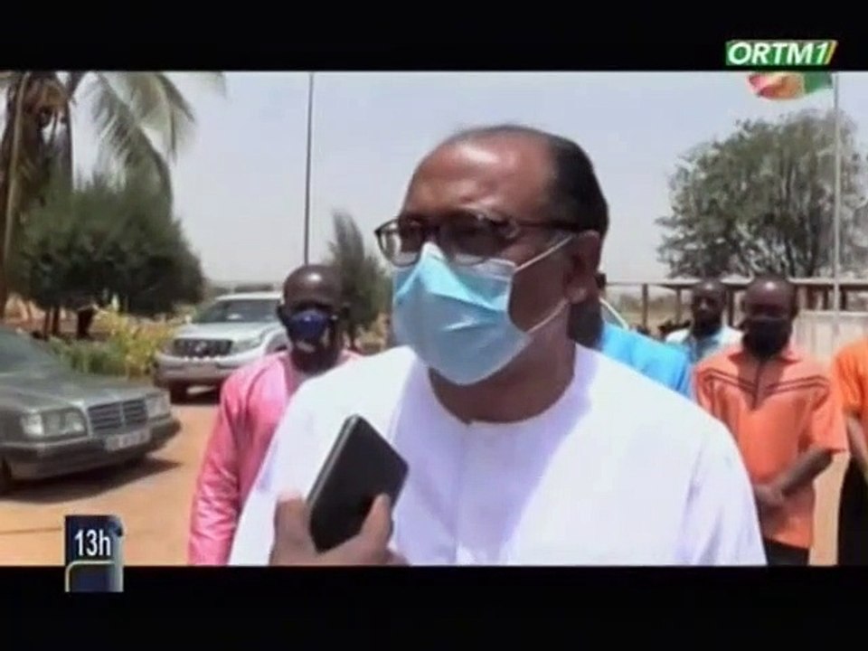 ORTM/Visite du ministre de la santé des affaires sociales et du ministre de la Jeunesse des Sports du lycée sportif Ben Oumar Sy et les locaux du centre sportif de Kabala espace pouvant accueillir les malades du coronavirus