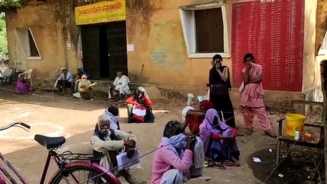 झांसी: कोरोना संकट की स्थिति मे भी गरीबों के हक पर डांका डाल रहा कोटेदार