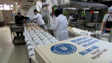 Bursa Büyükşehir Belediyesi'nden ihtiyaç sahiplerine yemek desteği