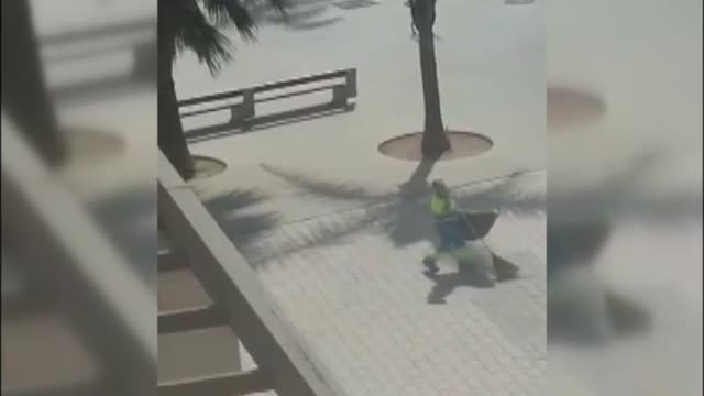 Los barrenderos se exponen todos los días