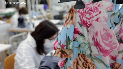 Marcas de moda arregaçam as mangas e vestem pessoal médico