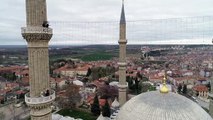 Selimiye Camisi'nin minarelerine 'Evde Kal Türkiye' yazılı mahya asıldı - EDİRNE