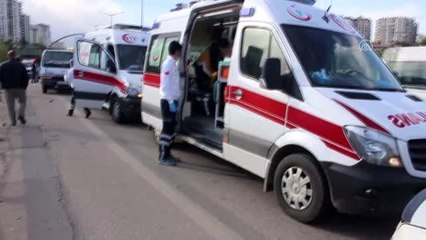 Adana'da otomobil tırla çarpıştı: 6 yaralı