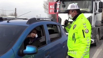 Sürücü ve yolcular koronavirüs taramasından geçiriliyor