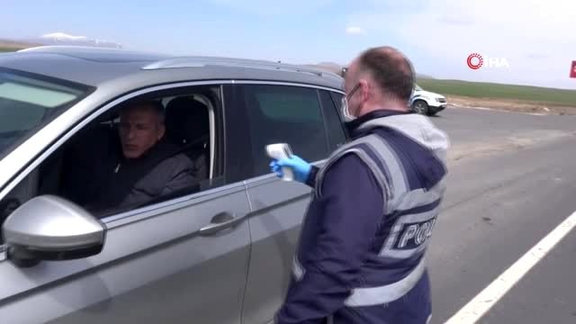 Polis ve jandarma tüm araçları durdurdu, tek tek ateş ölçtü