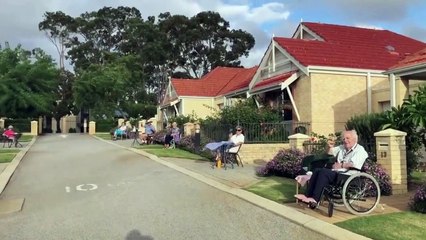 Petite fête dans ce village de retraités.... dans le respect de la distanciation sociale