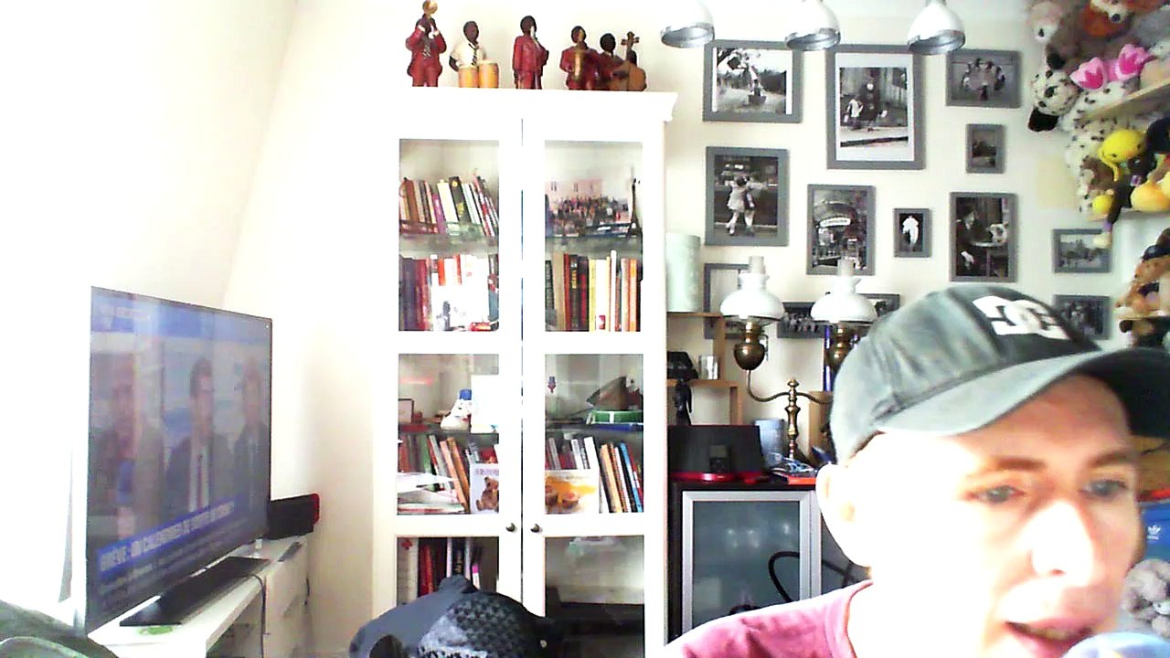 Wiwi égratigne "din coltul blocului"