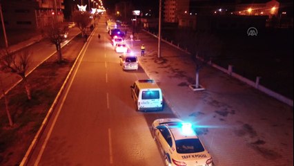 Polis, sağlık çalışanlarına siren ve anonslarla moral verdi - IĞDIR