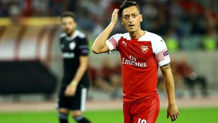 Mesut Özil'den evde kalanlara maç davetiyesi