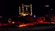 Selimiye Camii’ne 'Evde Kal Türkiye' yazılı mahya asıldı