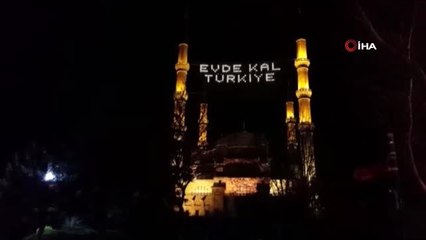 Selimiye Camii'ne "Evde Kal Türkiye" yazılı mahya asıldı