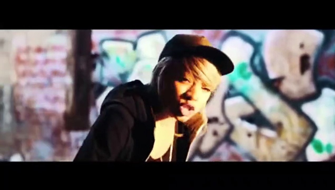 Cardi B ft. Lil Kim, Lil Mama, Meek Mill, Kash Doll, Ceytra - Summer Body