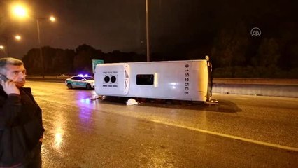 Servis aracıyla otomobil çarpıştı: 1 ölü 7 yaralı