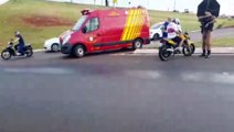 Mancha de óleo causa queda de motociclista no Trevo do Guarujá