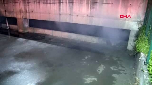 ESENLER'DE KAPALI OTOPARKTAKİ OTOMOBİL YANARAK KULLANILAMAZ HALE GELDİ