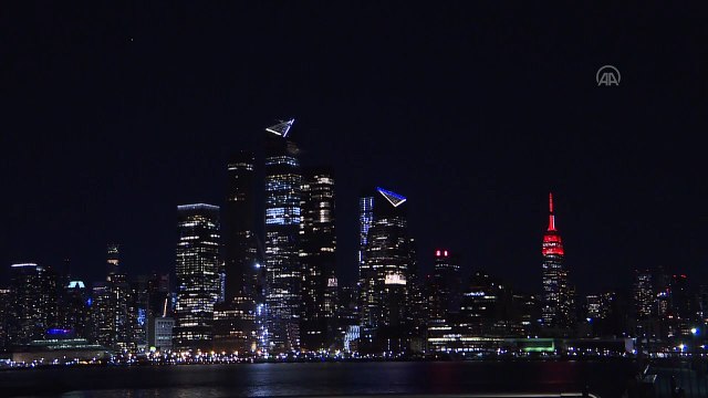 Empire State Binası sağlık çalışanlarına destek için ışıklandırıldı - NEW YORK