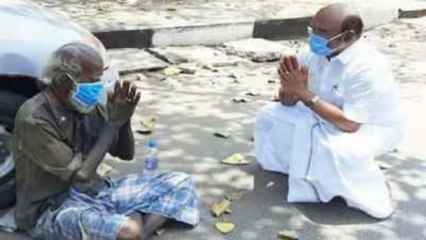 என்ன மனசு சார்...  முதியவருக்கு அமைச்சர் ஜெயக்குமார் செய்த உதவி