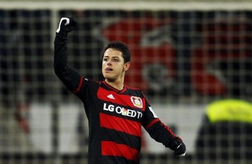 ¡No es una broma! Chicharito y Sarah Kohan están esperando su segundo hijo