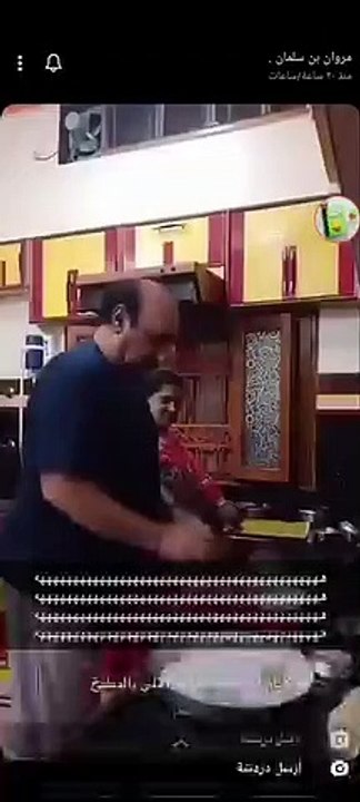 سنابات مروان العتيبي يحلق لابوه شعره