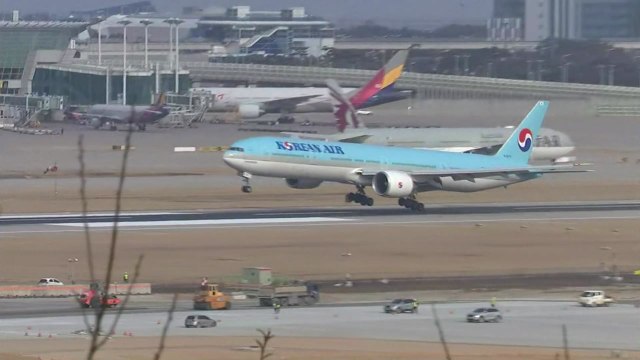 [현장영상] 이탈리아 2차 전세기 인천공항 도착...205명 귀국 / YTN