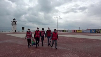 Erciş'te sokak hayvanları için doğaya yiyecek bırakıldı
