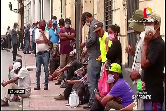 Coronavirus en Estados Unidos: indigentes duermen en suelo de estacionamiento de Las Vegas