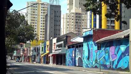 Sao Paulo neighbours tackle coronavirus quarantine together